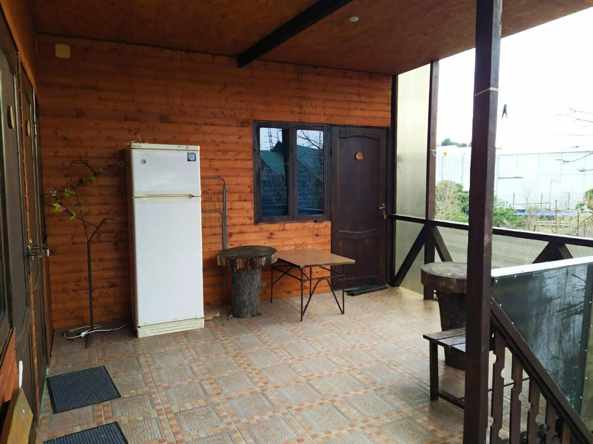 Guest House Lev Pitsoenda Buitenkant foto
