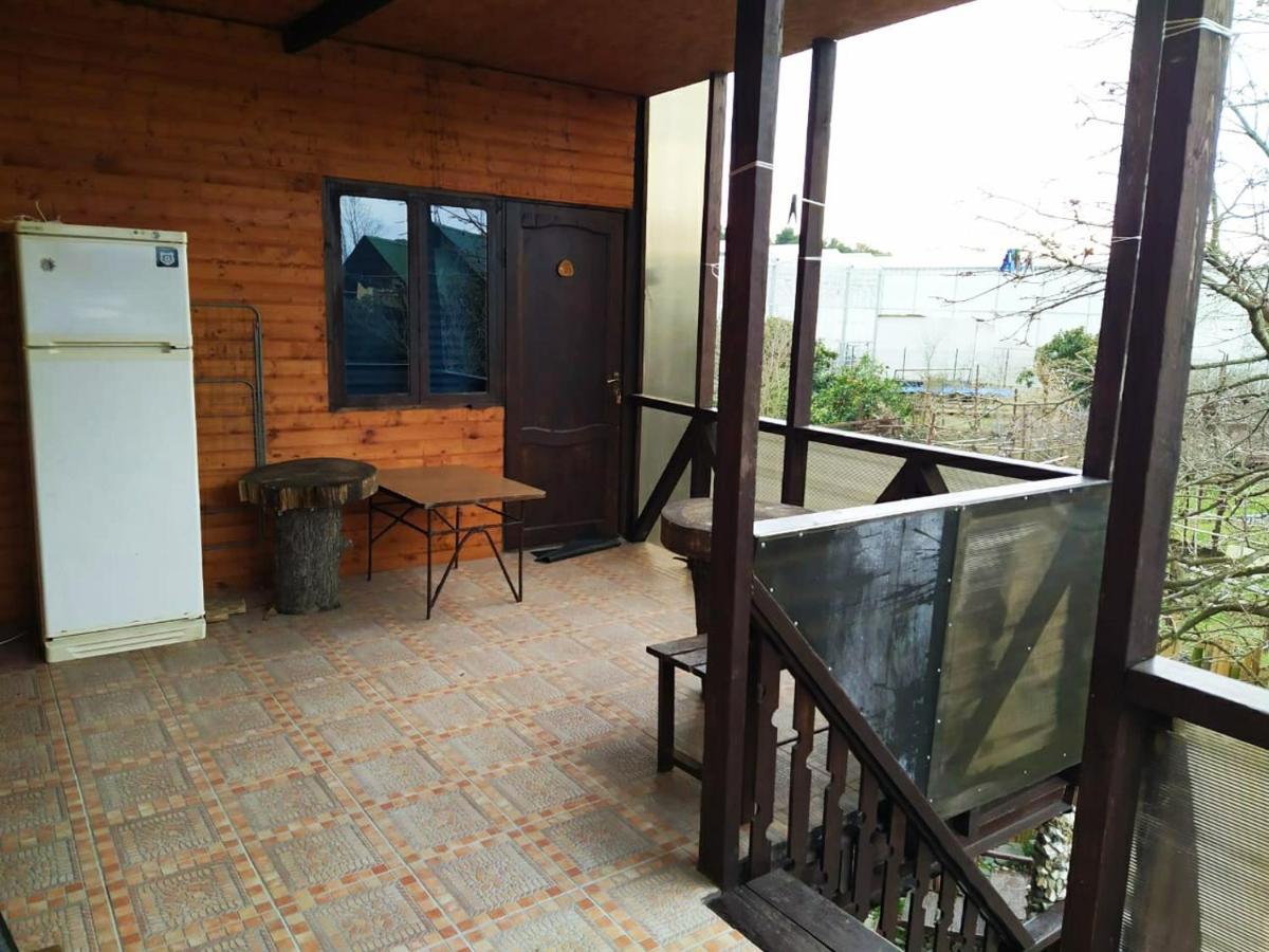 Guest House Lev Pitsoenda Buitenkant foto