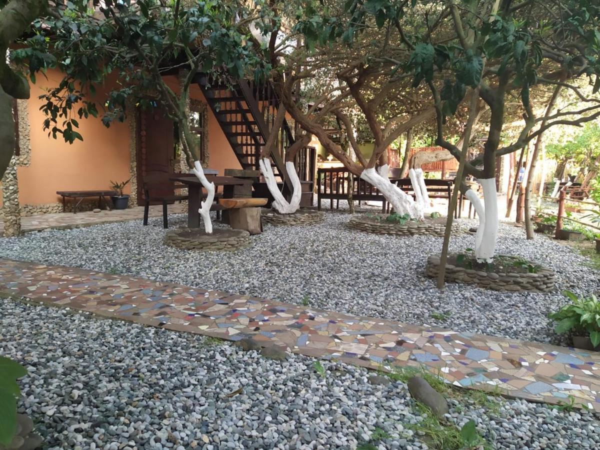 Guest House Lev Pitsoenda Buitenkant foto