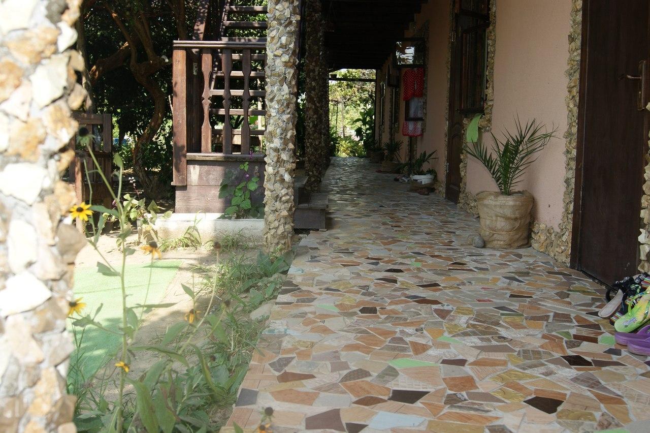 Guest House Lev Pitsoenda Buitenkant foto